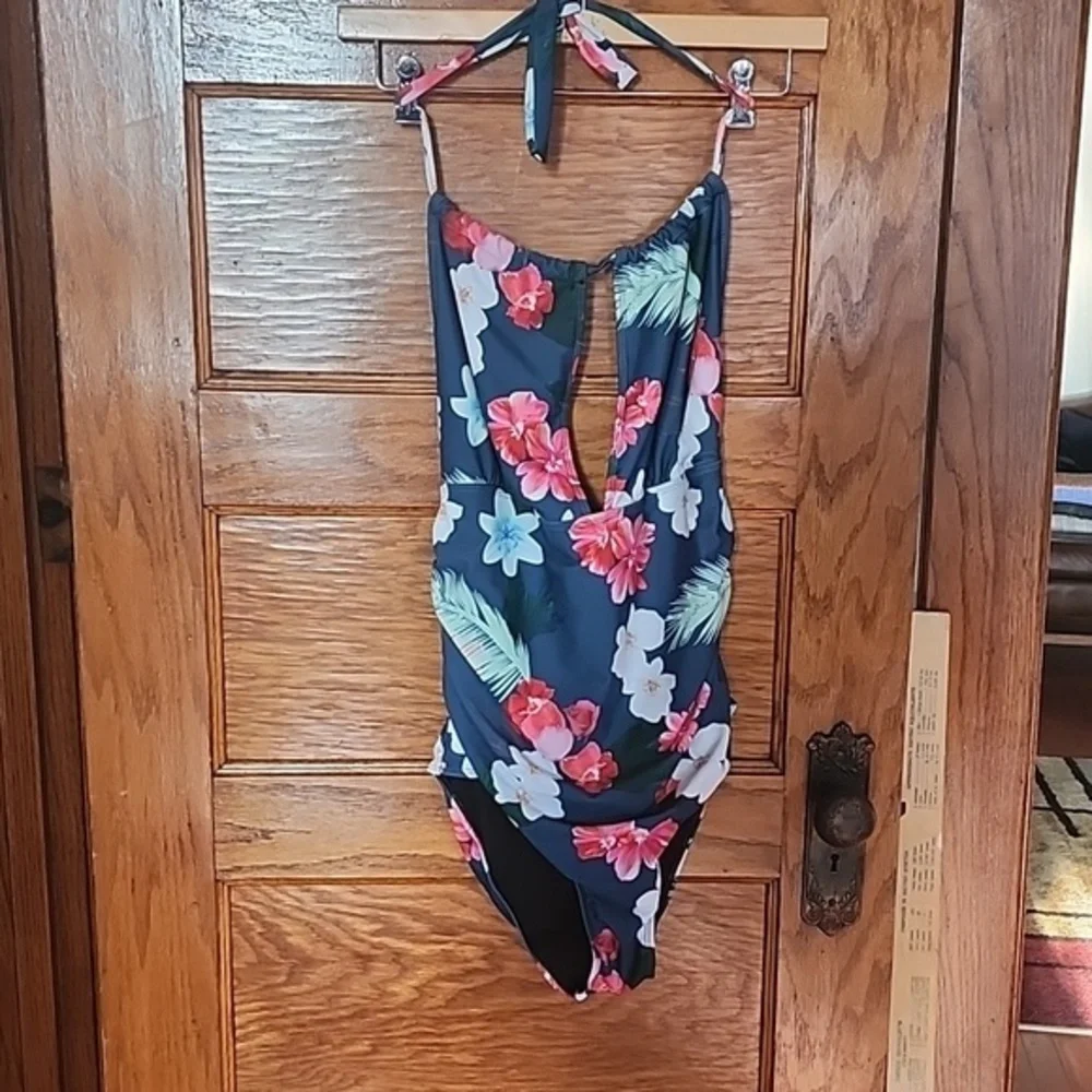 Women's Floral swim‎ suit - Picture 2 of 9